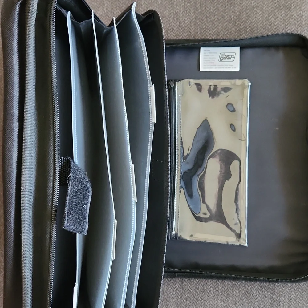 Tech Gear Black/light blue zipper binder w/ handle, detachable pencil pouch OS
